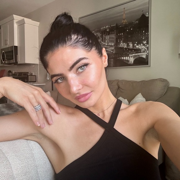 Meet your Posher, Chloe - Picture 2 of 4